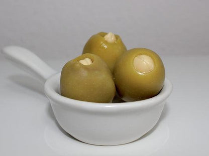 Aceitunas Verdes Rellenas de Almendras Tostadas. Dieta Mediterranea